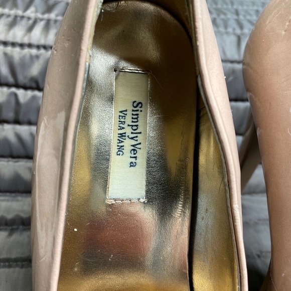 Vera Wang flesh tone patent heels - Picture 3 of 8